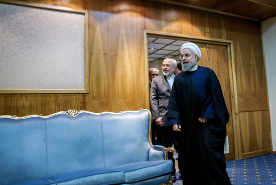 عکس: حاشیه های نشست خبری روحانی
