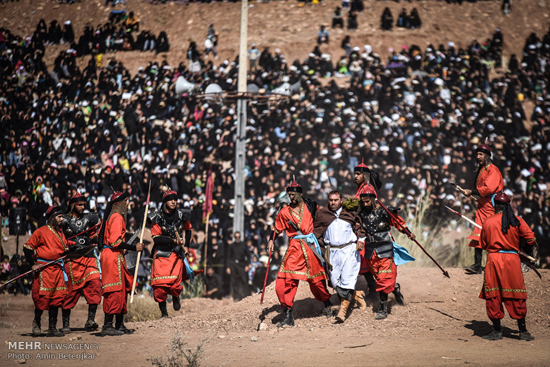 تصاویری از بزرگترین مراسم تعزیه خوانی در کشور