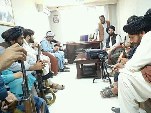 نشست مطبوعاتی طالبان با خبرنگاران در مزارشریف