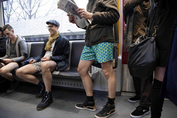 روز جهانی بدون شلوار در مترو