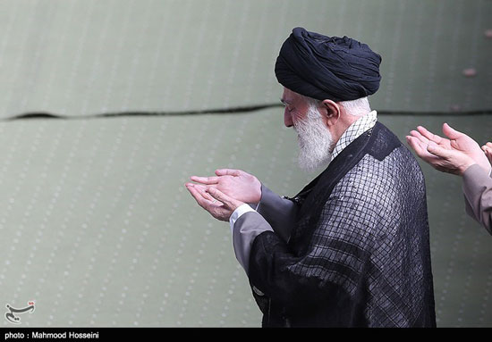 عکس: اقامه نماز عید فطر به امامت رهبری