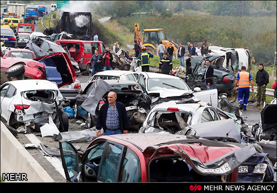 تصادف زنجیره ای مرگبار در یونان‎ +عکس