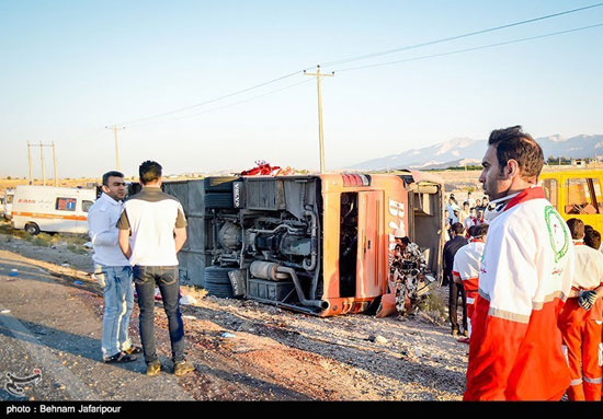واژگونی اتوبوس دختران دانش‌آموز در فارس