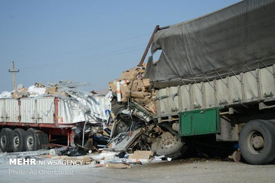 تصادف چند دستگاه کامیون و تریلی در زنجان