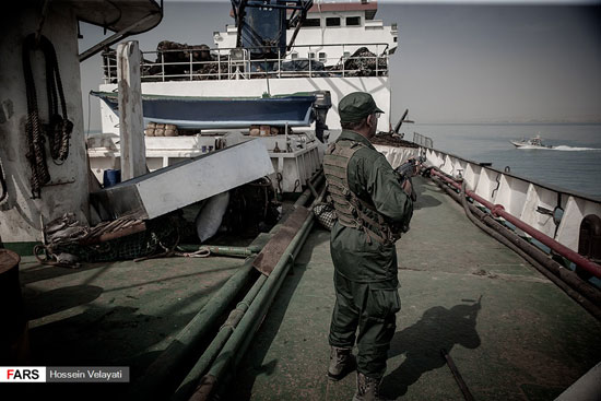 توقیف کشتی با ۷۰۰ تُن ماهی صید شده غیرقانونی