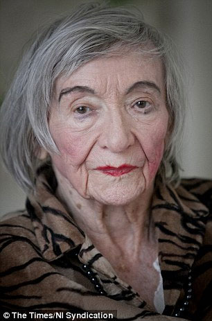زنی که پیش مرگ هیتلر بود +عکس