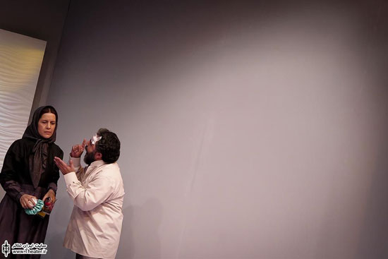 تصاویری از حضور سام قریبیان در یک نمایش