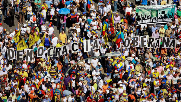 لشگرکشی خیابانی مخالفان و حامیان «مادورو»