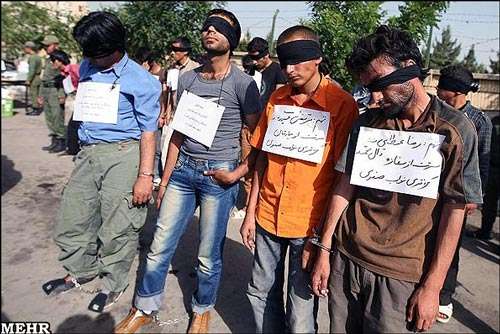 تصاویر دستگیری اراذل و اوباش در مشهد