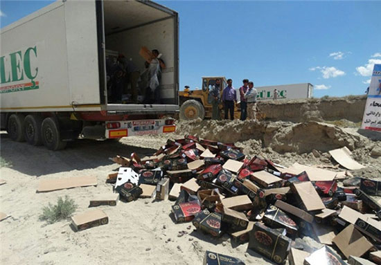 امحای 9 کامیون خرمای اسرائیلی در مرز بازرگان