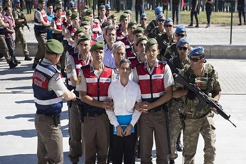 حکم بازداشت ۱۷۶ نیروی نظامی ترکیه صادر شد