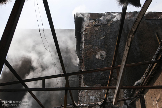 آتش سوزی در انبار کالا در میدان بهارستان