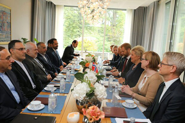 ظریف با نخست‌وزیر نروژ دیدار و گفتگو کرد