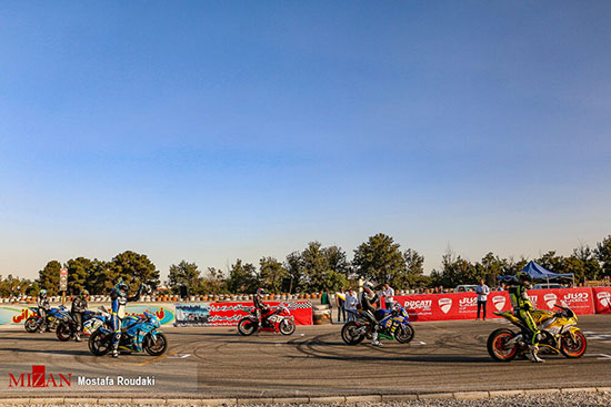 هیجان مسابقات موتور ریس در پیست آزادی