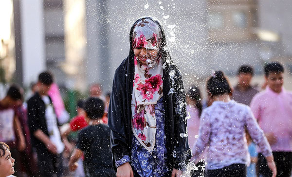 تفریحِ تابستانی کودکان تهرانی در «آب و آتش»