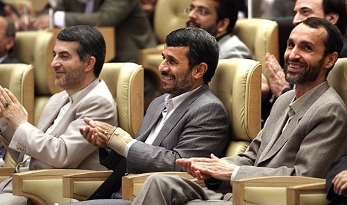 بقایی: احمدی نژاد کوروش زمان است!