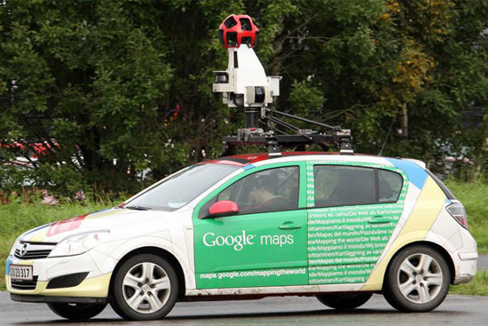 حمله با کوکتل مولوتف به اتومبیل گوگل