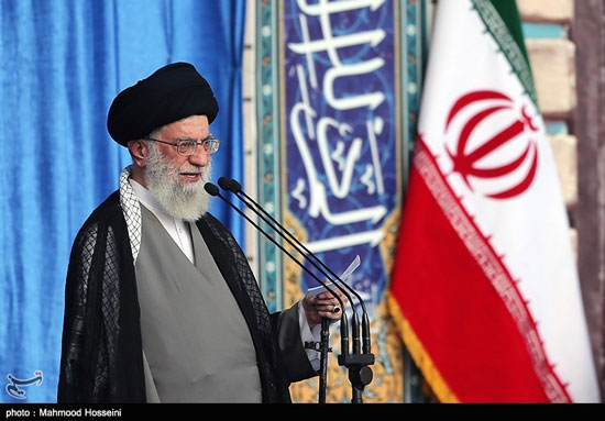 عکس: اقامه نماز عید فطر به امامت رهبری