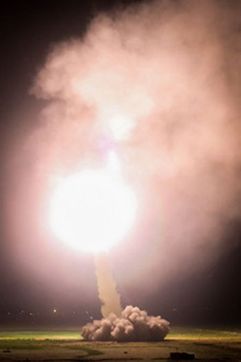 تصاویری از حمله موشکی سپاه به‌ مقر داعش