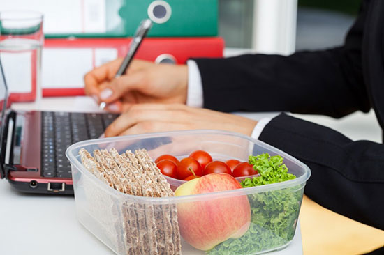 ۶ نکته برای داشتن یک رژیم غذایی سالم برای کارمندان