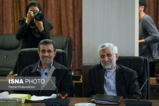 هم‌نشینی احمدی‌نژاد و جلیلی در جلسه مجمع