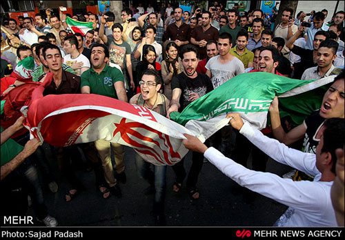 عکس: پایکوبی با طعم جام جهانی در شهر (1)