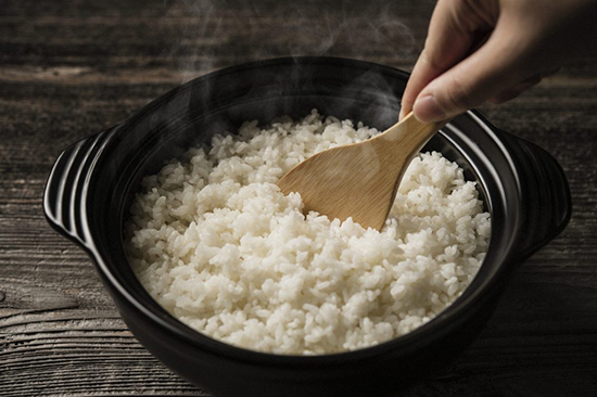ترفندهای خانه‌داری؛ نجات دادن برنج شفته شده
