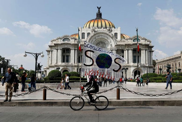 تظاهرات جهانی در اعتراض به تغییرات آب و هوایی