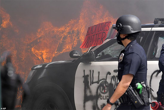 شورش در آمریکا؛ اوضاع از کنترل پلیس خارج شد