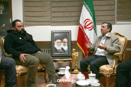 هدیه «دیودونه» به احمدی نژاد +عکس