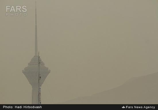 عکس: گرد و غبار در آسمان تهران