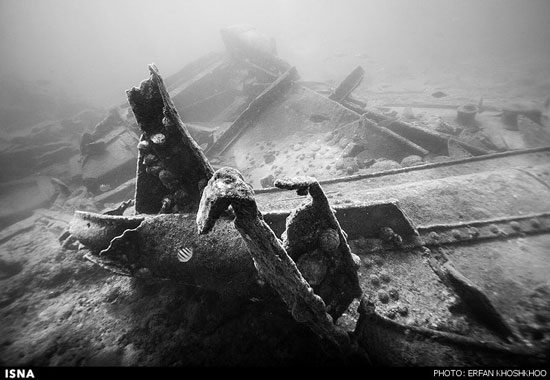 عکس: کشتی یونانی در حال نابودی