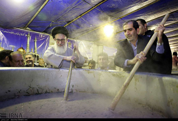 طبخ آش نذری 84 تنی در شیراز