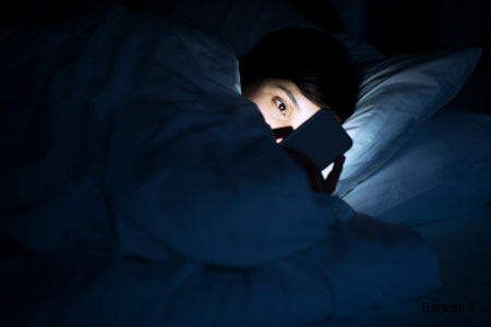 ضررهای نگاه کردن به موبایل در شب