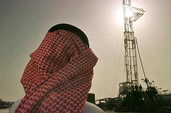 تولید نفت عربستان به نصف کاهش یافت
