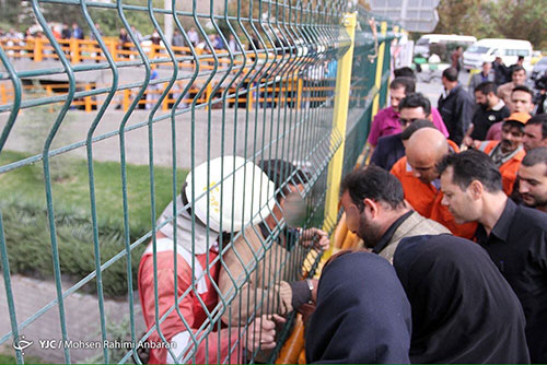 خودکشی نافرجام روی پل استقلال +عکس