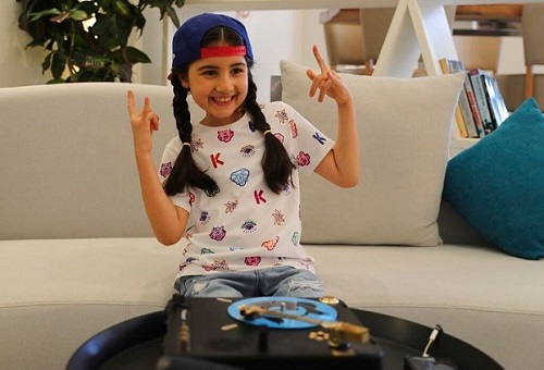 دختر ۹ساله در رقابت با برترین دی‌جی‌های جهان