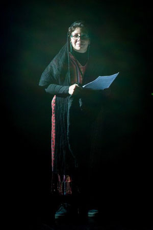 بازگشت آناهیتا اقبال‌ نژاد با «آبی مایل به صورتی»