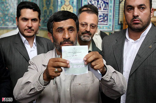 ظهور احمدی‌نژاد در سوم تیر، در آرزوی محبوبیت