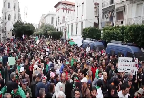 اعتراض هزاران الجزایری به نتیجه انتخابات