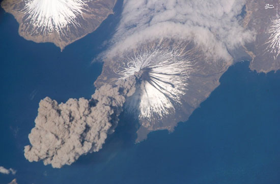 عکس: فوران آتشفشان‌ها را از بالا ببینید