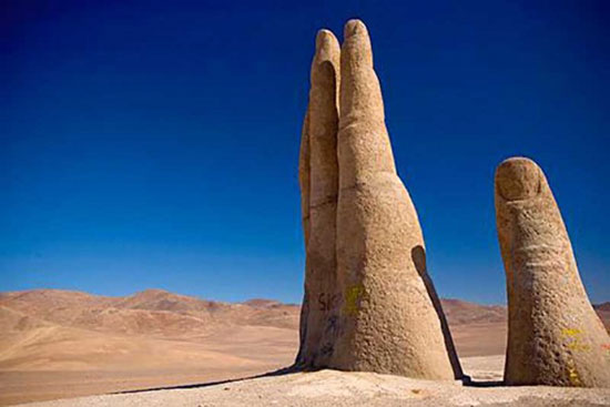 مجسمه دست بیابان شیلی
